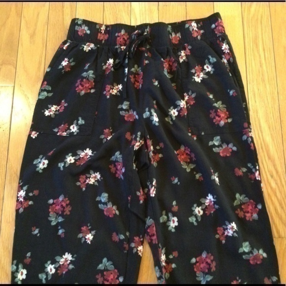 Hollister PullON Balloon Pants Black Floral Small